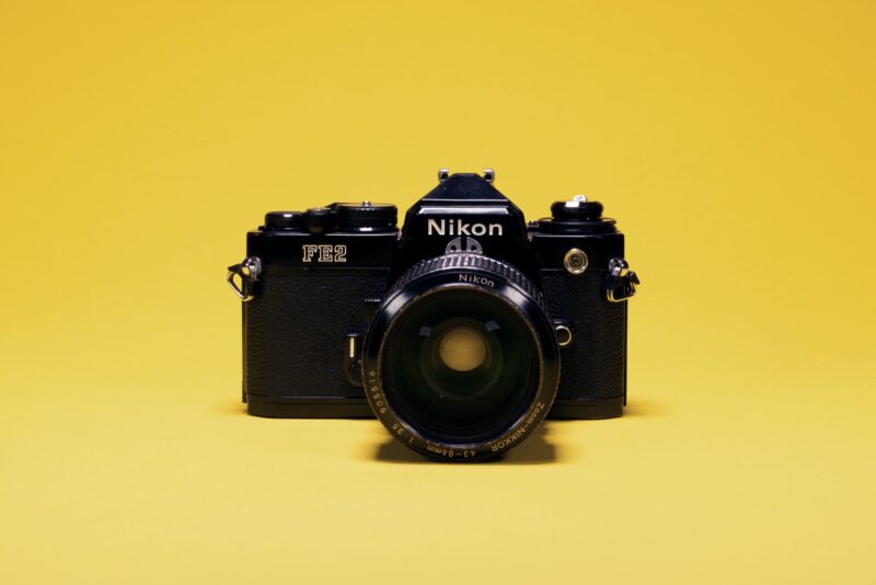 Una fotocamera Nikon FE2 a noleggio